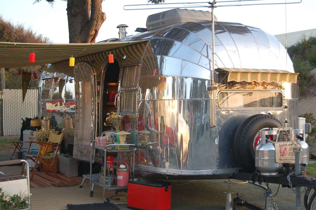 1952AirstreamCruiser.jpg