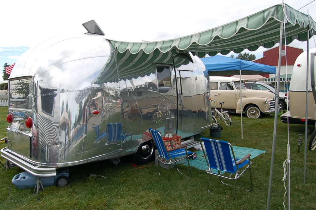 1960AirstreamCaravel.jpg