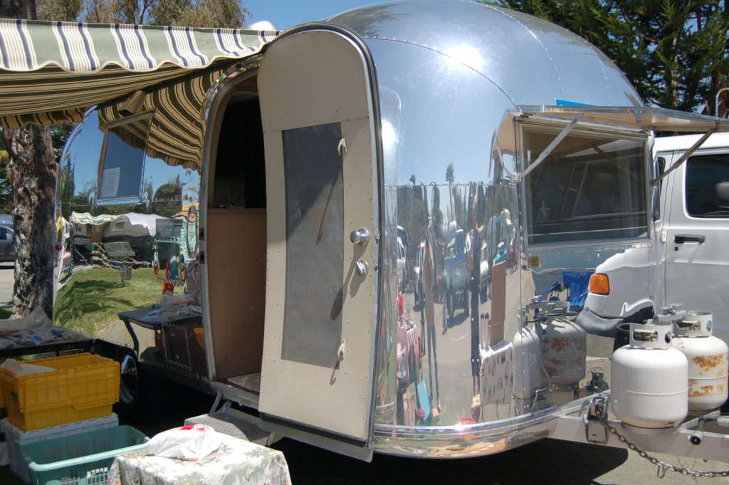 1964AirstreamGlobetrotter.jpg