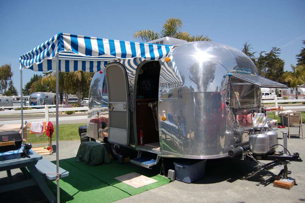 1968AirstreamCaravel.jpg