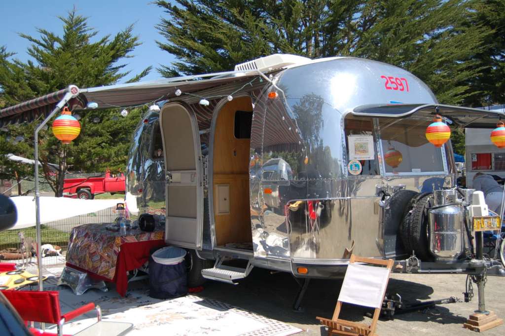 1969AirstreamCaravel.jpg